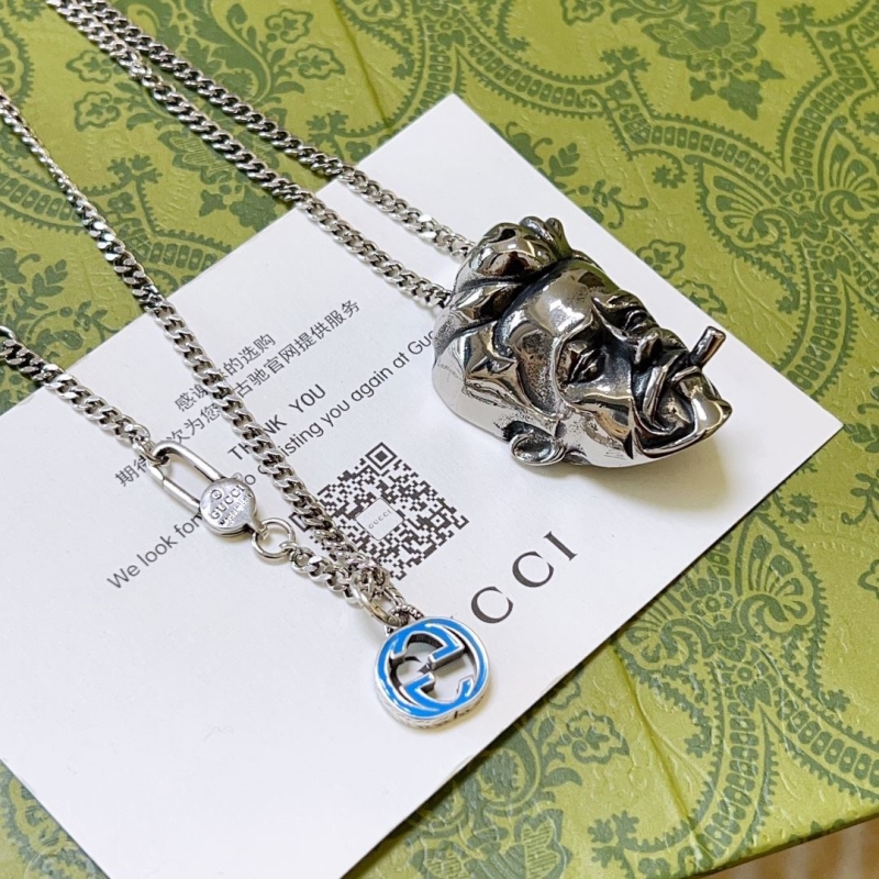 G*u*i necklaces